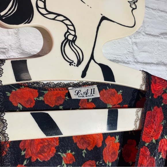 🎈SOLD 💔Vintage Robe LA II Rose Metallic Roses Beautiful Silk Robe Lace Detail - Picture 2 of 16